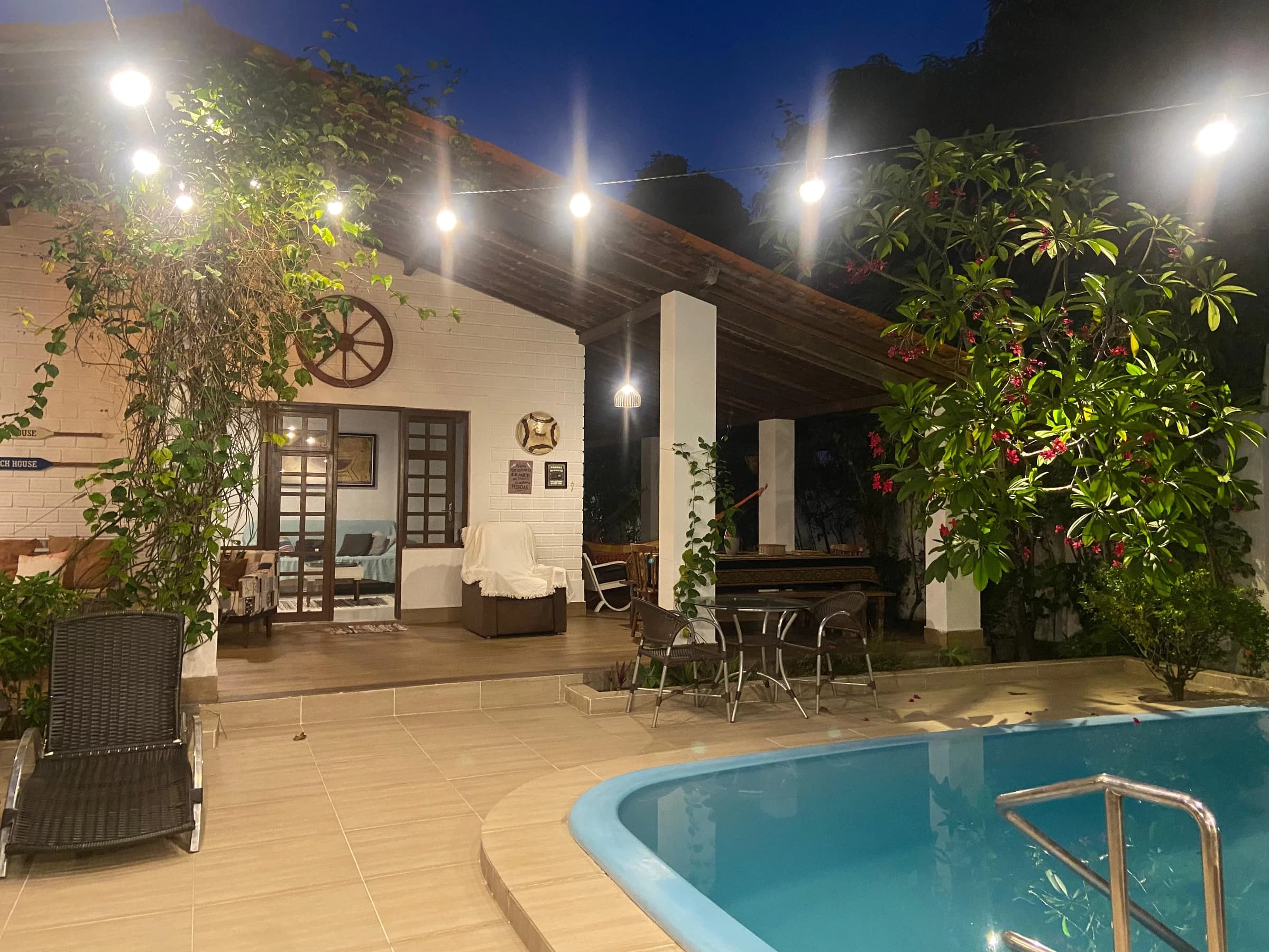 Piscina e área externa · vista 4
