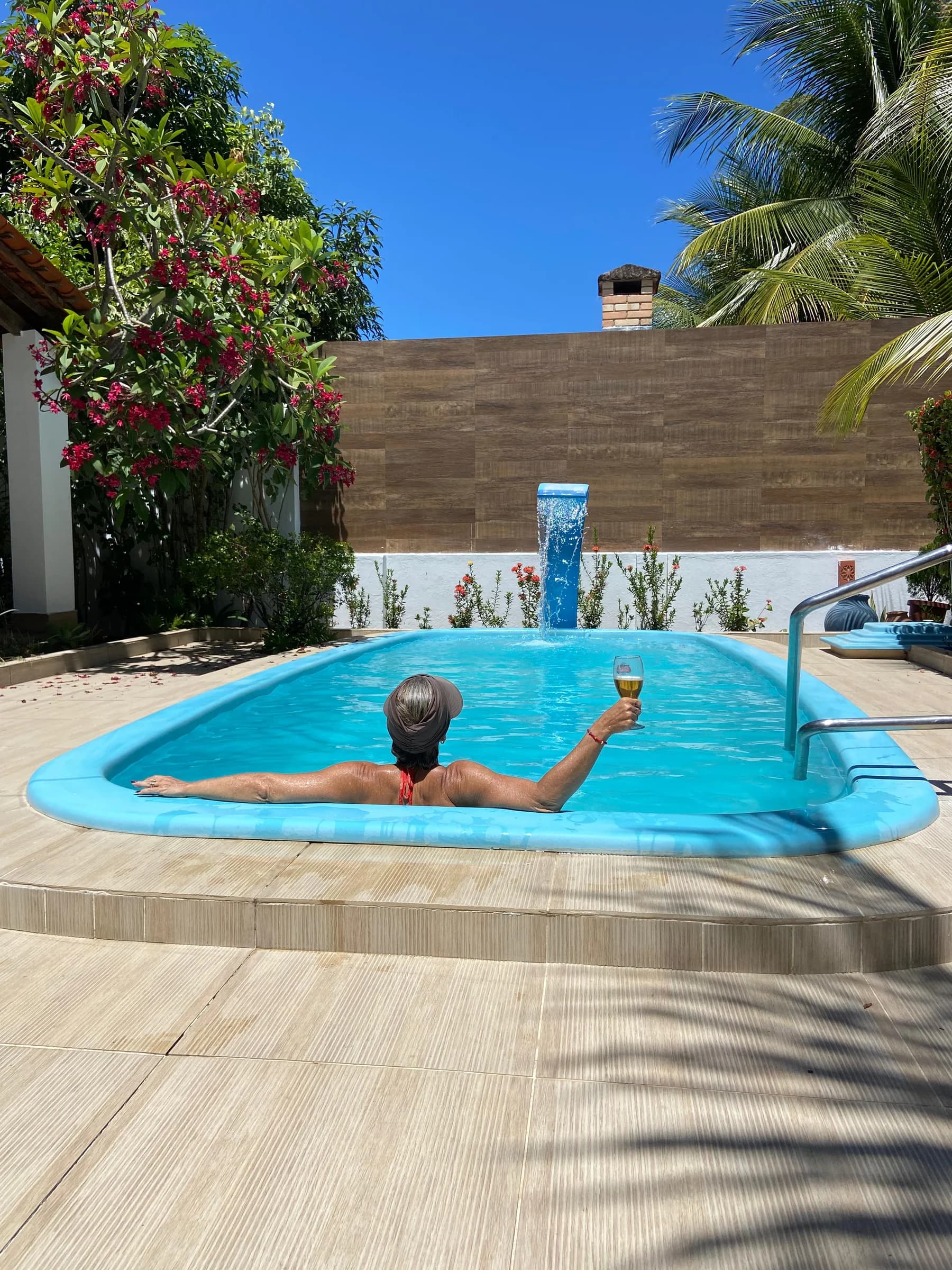 Piscina e área externa · vista 1